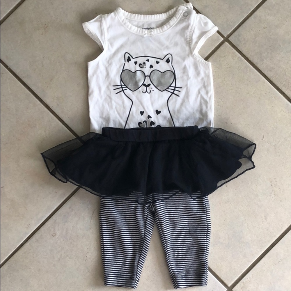 3/25✨NWOT CARTERS Baby 👶 girl outfit
